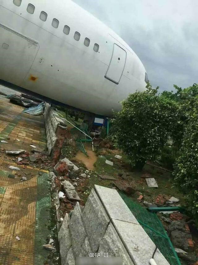 Can canh sieu bao Meranti thoi dat may bay Boeing tai TQ