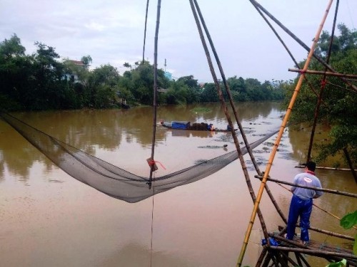 Ngu dan trang dem buong luoi muu sinh mac lu ve