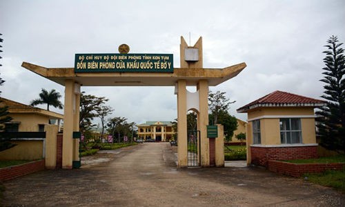 Tham doanh trai don bien phong o nga ba Dong Duong