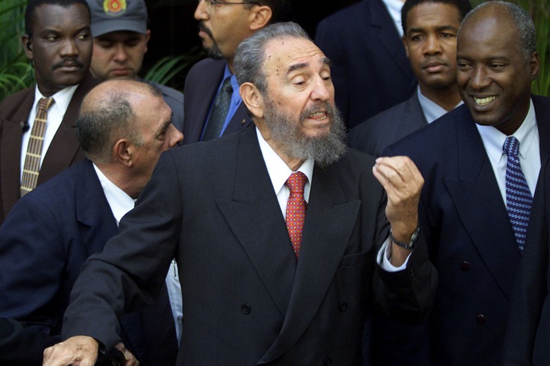 Khoanh khac lanh tu Fidel Castro ben cac chinh khach the gioi-Hinh-3