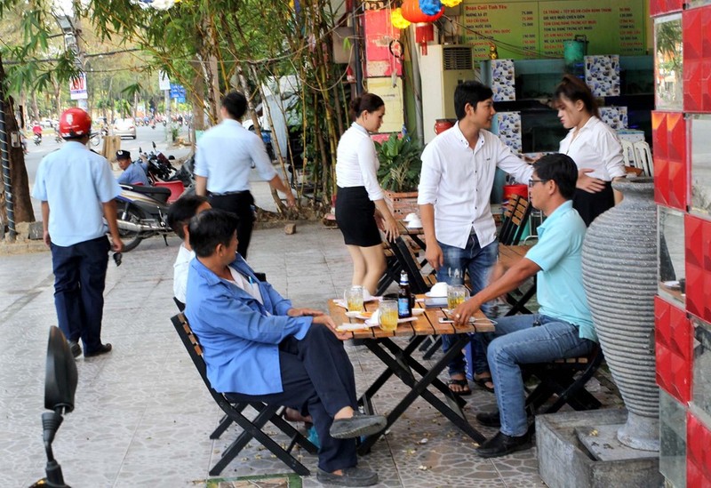 Anh: Dan thao do bien quang cao sau nhac nho cua nu chu tich phuong-Hinh-6