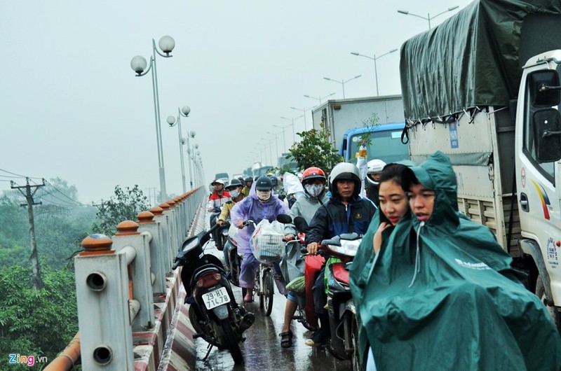 Anh: Xe dau keo bien dang sau tai nan lien hoan tren cau Thanh Tri-Hinh-6