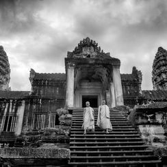 Vi sao thanh pho Angkor huy hoang bong dung sup do?-Hinh-4