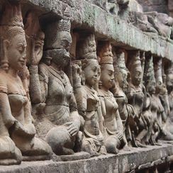 Vi sao thanh pho Angkor huy hoang bong dung sup do?-Hinh-7