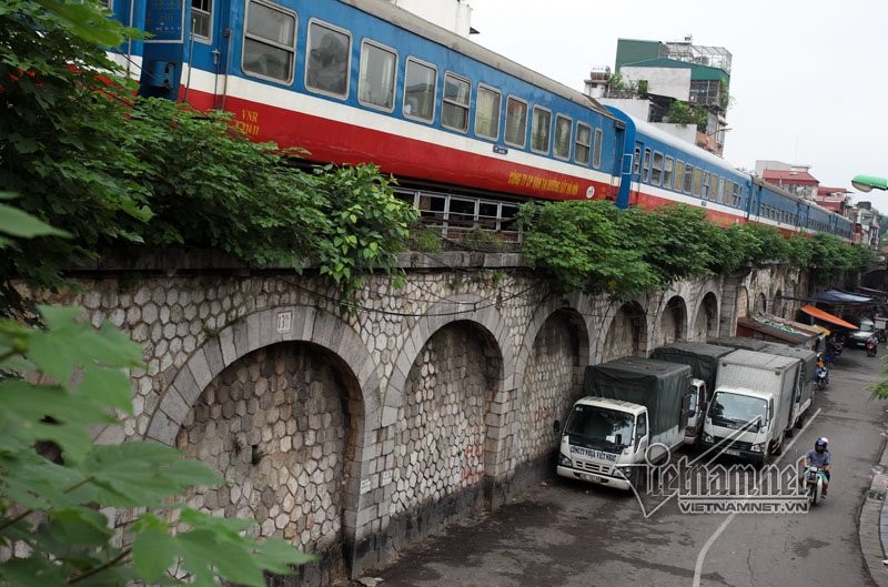 Anh 127 vom cau tram tuoi Ha thanh truoc phut duc thong