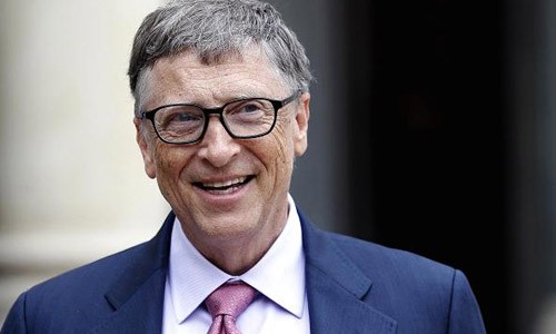 Bill Gates: “Co the nhay qua mot chiec ghe de nhat tien roi“