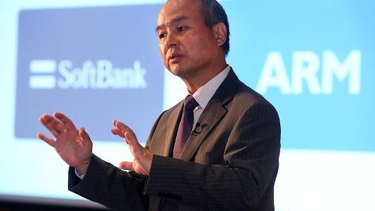 Ty phu Masayoshi Son: “Tinh ban khong the xay dung bang tien“