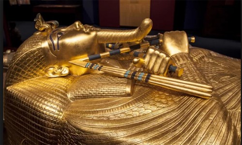 Su that ngo ngang ve chiec giuong cua pharaoh Ai Cap Tutankhamun