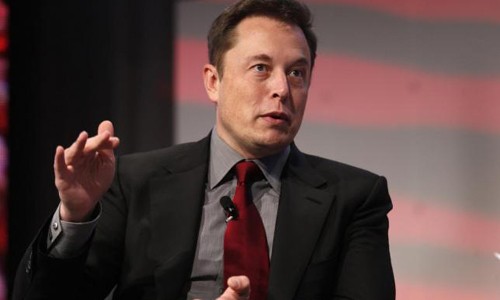 Elon Musk: "Con nguoi se bi de doa boi vu khi tu dong"