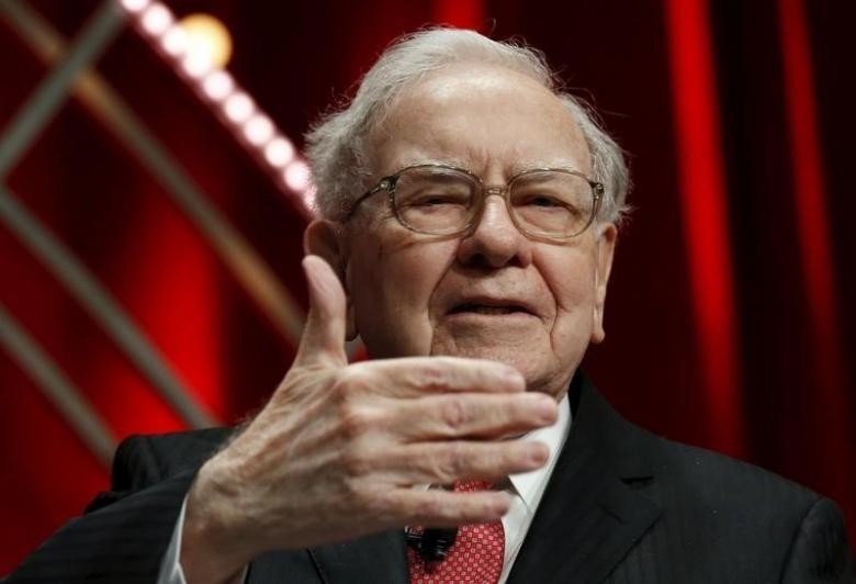 Ty phu Warren Buffett: “Hay tham lam khi ke khac so hai“-Hinh-2