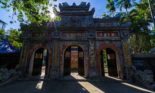 Ve xu Hue tham nhung phu de uy nghi-Hinh-2