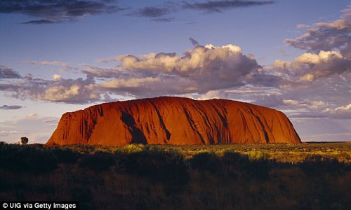 Kham pha bi mat nui thieng Uluru o Australia