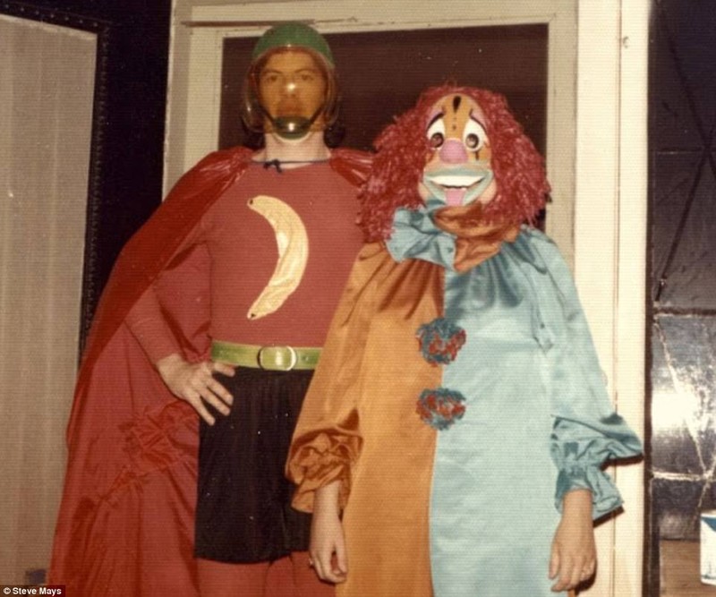 Anh dan My trong mua le hoi Halloween nhung nam 1970