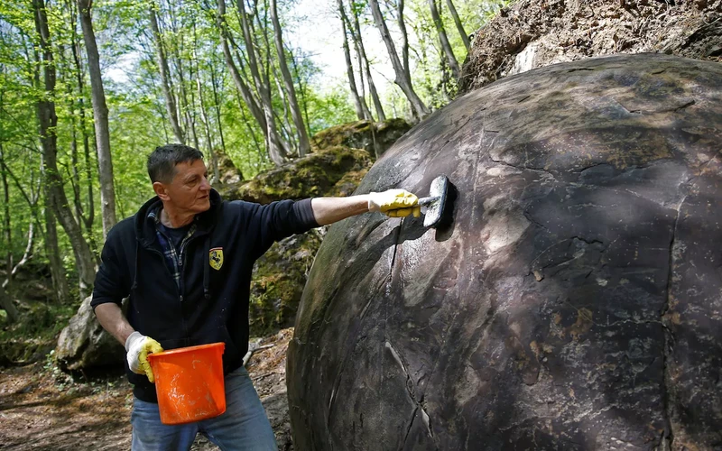 Bi an khoi cau da “ngoai hanh tinh” o Bosnia-Hinh-5