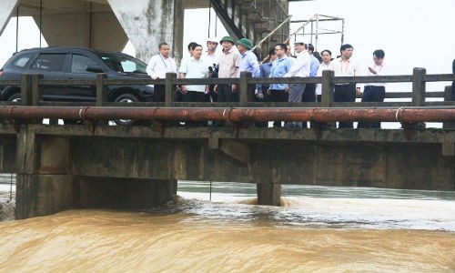 Chu tich nuoc Tran Dai Quang tham hoi vung lu Da Nang