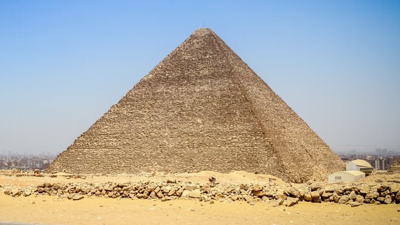 Co bao nhieu phong bi mat trong dai kim tu thap Giza?