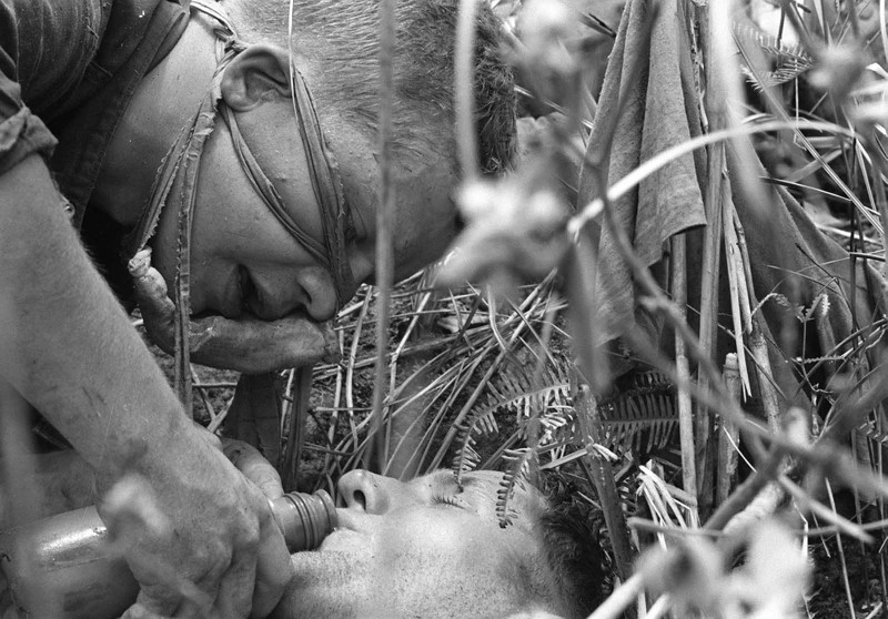 Loat anh kinh dien ve chien tranh Viet Nam 1965 - 1967-Hinh-8