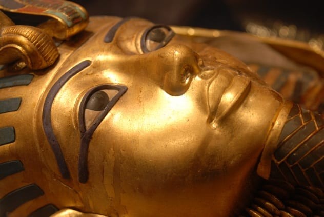 Loi giai chan dong ve cha me cua Pharaoh Tutankhamun-Hinh-2