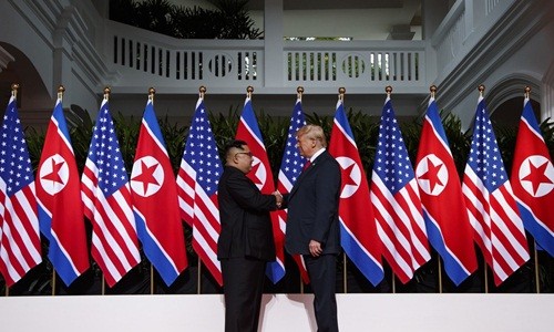 Hinh anh than thiet nong am Tong thong Donald Trump va Chu tich Kim Jong-un-Hinh-4