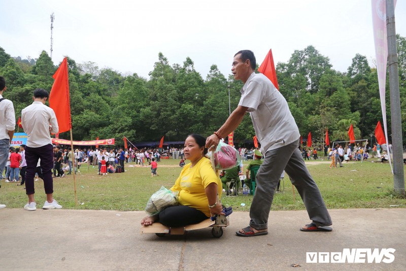 Chong dua vo bai liet tu Can Tho ra Den Hung dang huong: ‘Gio chet chung toi cung man nguyen roi’-Hinh-2