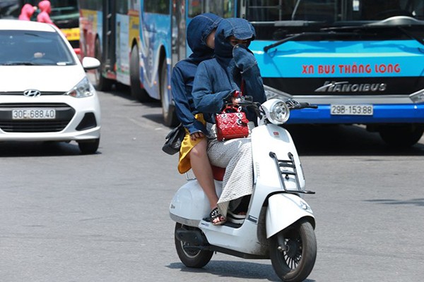 Du bao thoi tiet 15/5: Ha Noi oi nong, Sai Gon mua dong