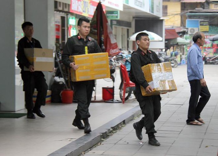 Thieu tuong Le Van Cuong: Co the Nhat Cuong Mobile da duoc 'bao ke'-Hinh-2