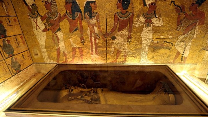 Chan dong: Mo pharaoh Tutankhamun chua thi hai nu hoang Nefertiti?