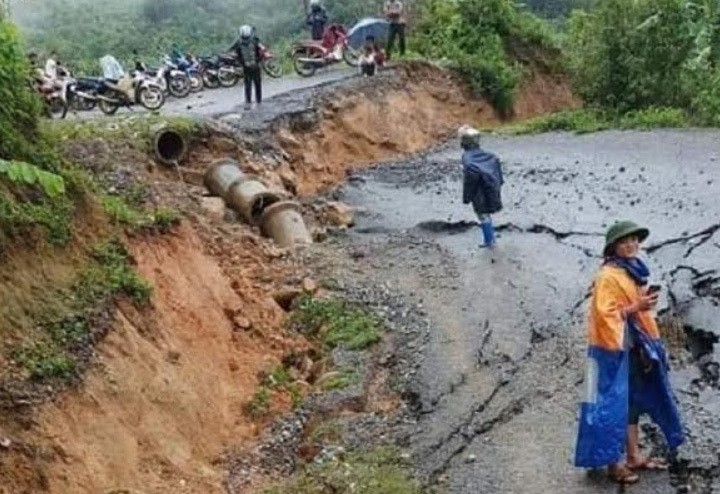 Lai Chau mua lon, duong tinh lo 132 sat lo khong the di chuyen-Hinh-2