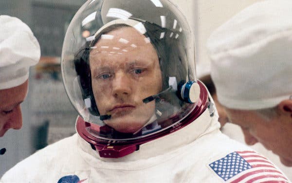 Vi sao gia dinh cua Neil Armstrong duoc boi thuong 6 trieu USD?-Hinh-4