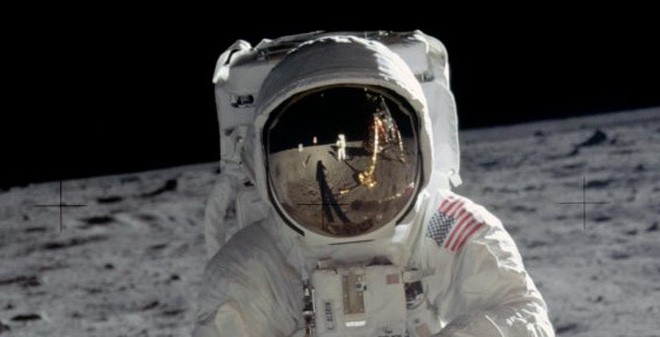 Vi sao gia dinh cua Neil Armstrong duoc boi thuong 6 trieu USD?-Hinh-7