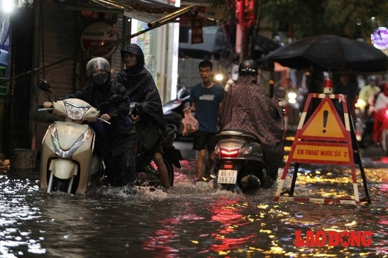 Du bao thoi tiet 29/7: Mien Bac mua dong, mien Trung van nang nong