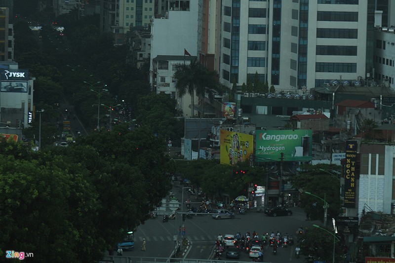 Anh bau troi Ha Noi bong den kit giua buoi chieu-Hinh-3