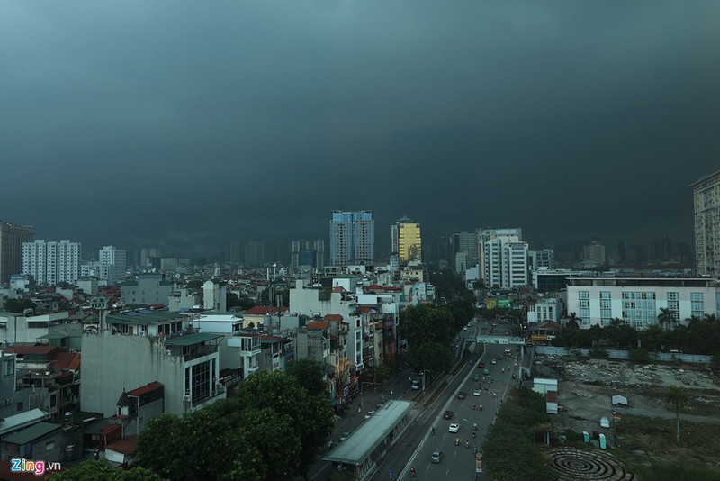 Anh bau troi Ha Noi bong den kit giua buoi chieu