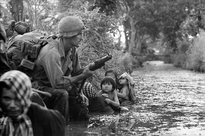 Quan long hinh anh tre em trong chien tranh Viet Nam-Hinh-5