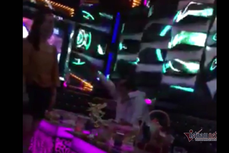 Ban hat karaoke cung Vien truong VKSND o Dak Lak trong gio hanh chinh la ai?-Hinh-3