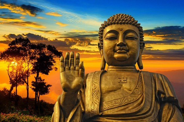 Đức Phật là biểu tượng của sự thông hội và sự niềm tin tuyệt vời. Trong hình ảnh này, chúng ta sẽ cảm nhận được tinh thần thanh tịnh, giúp cho chúng ta hiểu rõ hơn về sự tôn thờ và sự kính trọng.