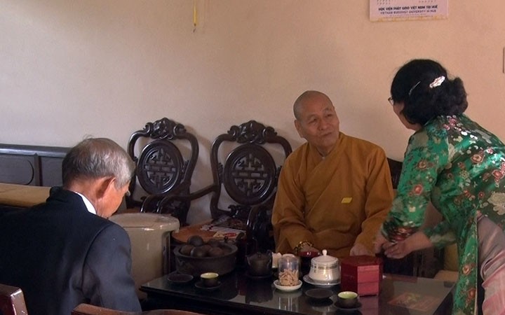 Tet Nguyen Dan, Ha Noi va mien Bac mua ret: Nguoi dan van tap nap di chua cau may-Hinh-7