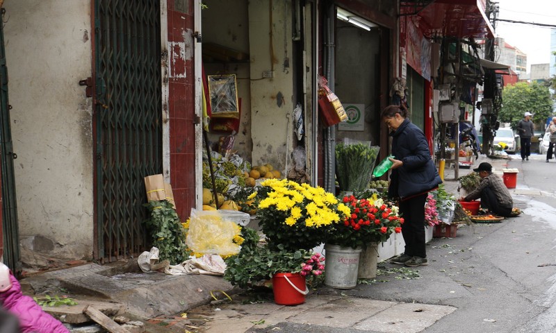 Ha Noi: Tieu thuong mo hang som, cho dau nam du mon ngon, chi... vang khach mua-Hinh-2