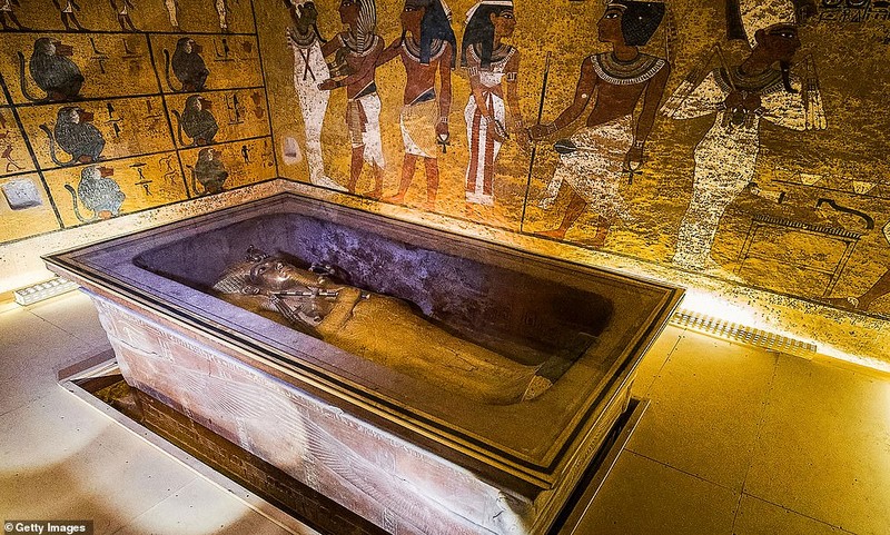 Ven man bi an can phong bi mat trong lang mo Tutankhamun