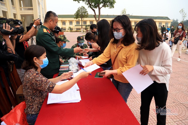 Quyen luyen chia tay khu cach ly 'com ngon, thoai mai nho mai khong quen'-Hinh-7