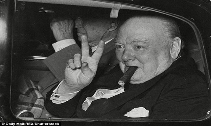 Vi sao Thu tuong Churchill mang nhieu khoan no?