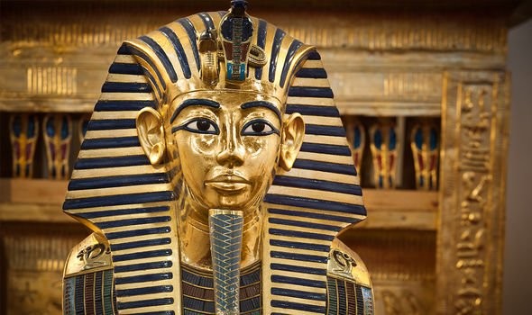 Chiec ly mang ''loi nguyen'' bi an trong mo Vua Tutankhamun-Hinh-2