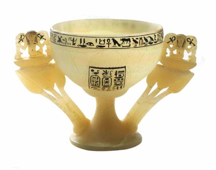 Chiec ly mang ''loi nguyen'' bi an trong mo Vua Tutankhamun-Hinh-5