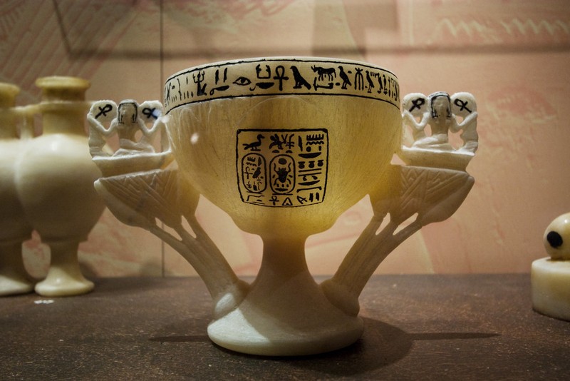 Chiec ly mang ''loi nguyen'' bi an trong mo Vua Tutankhamun-Hinh-9