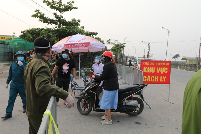 Lap 9 chot chan nguoi ra -vao thon Ha Loi de cach ly phong chong dich COVID-19-Hinh-8