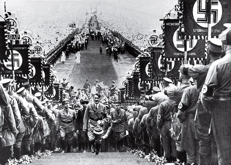 Choang voi “bup be tinh yeu” Hitler dat lam cho binh si Duc-Hinh-6