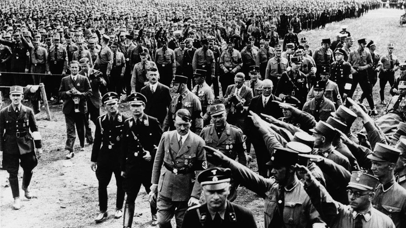 Choang voi “bup be tinh yeu” Hitler dat lam cho binh si Duc-Hinh-7