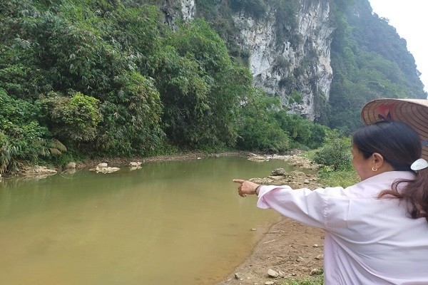 Bat ngo chuyen nguoi me om 3 con tu tu o Hoa Binh