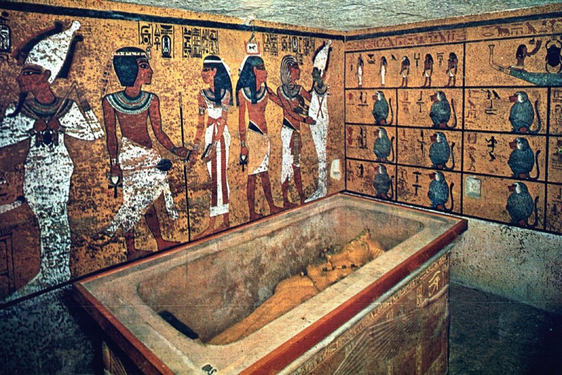 Bi an bau vat “la” trong lang mo pharaoh noi tieng Ai Cap