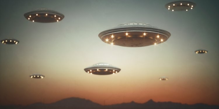 Giat minh nhung lan UFO “ghe tham” nguoi co dai